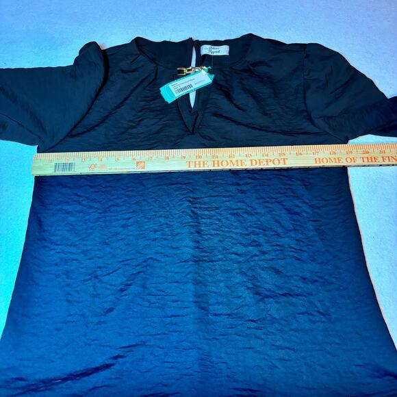 Beacon Apparel Stitch Fix NWT Joy Gold Chain Detail Black Top Shirt Size S - Picture 3 of 7